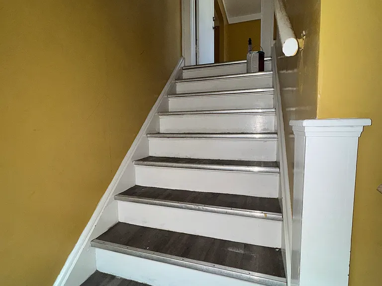 2450 Kendall Ave — Photo 2