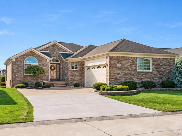 3624 New Boston Dr, Sterling Heights, MI 48314