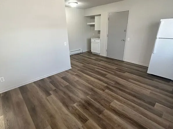 126 E 5th St S #3, Newton, IA 50208