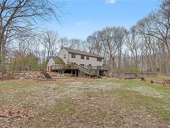 4th image of 26 Trout Brook Ln