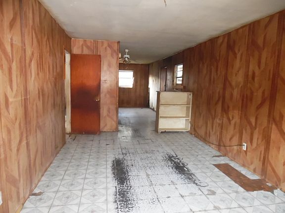 4th image of 4011 Powell St