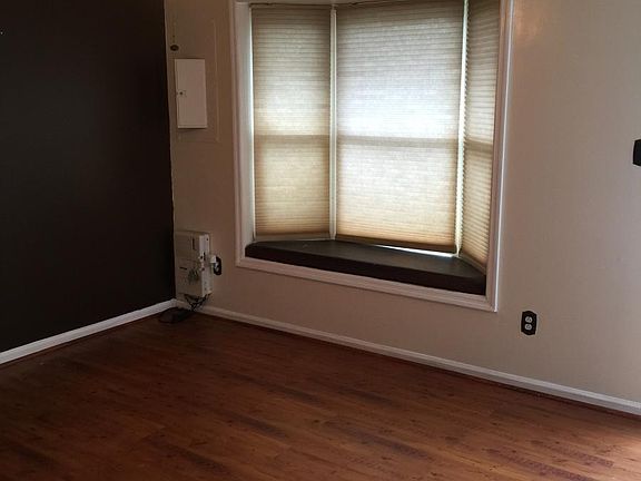 4th image of 323 Thayer Ct