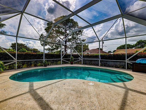 2nd image of 1098 SW Mantilla Avenue