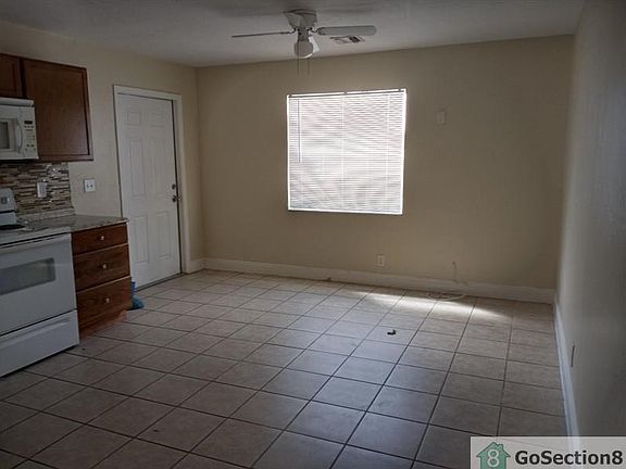 3rd image of 936 W 9th St