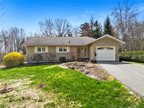 19 Forest Acres Ct, Fredericton, NB E3B 4L2