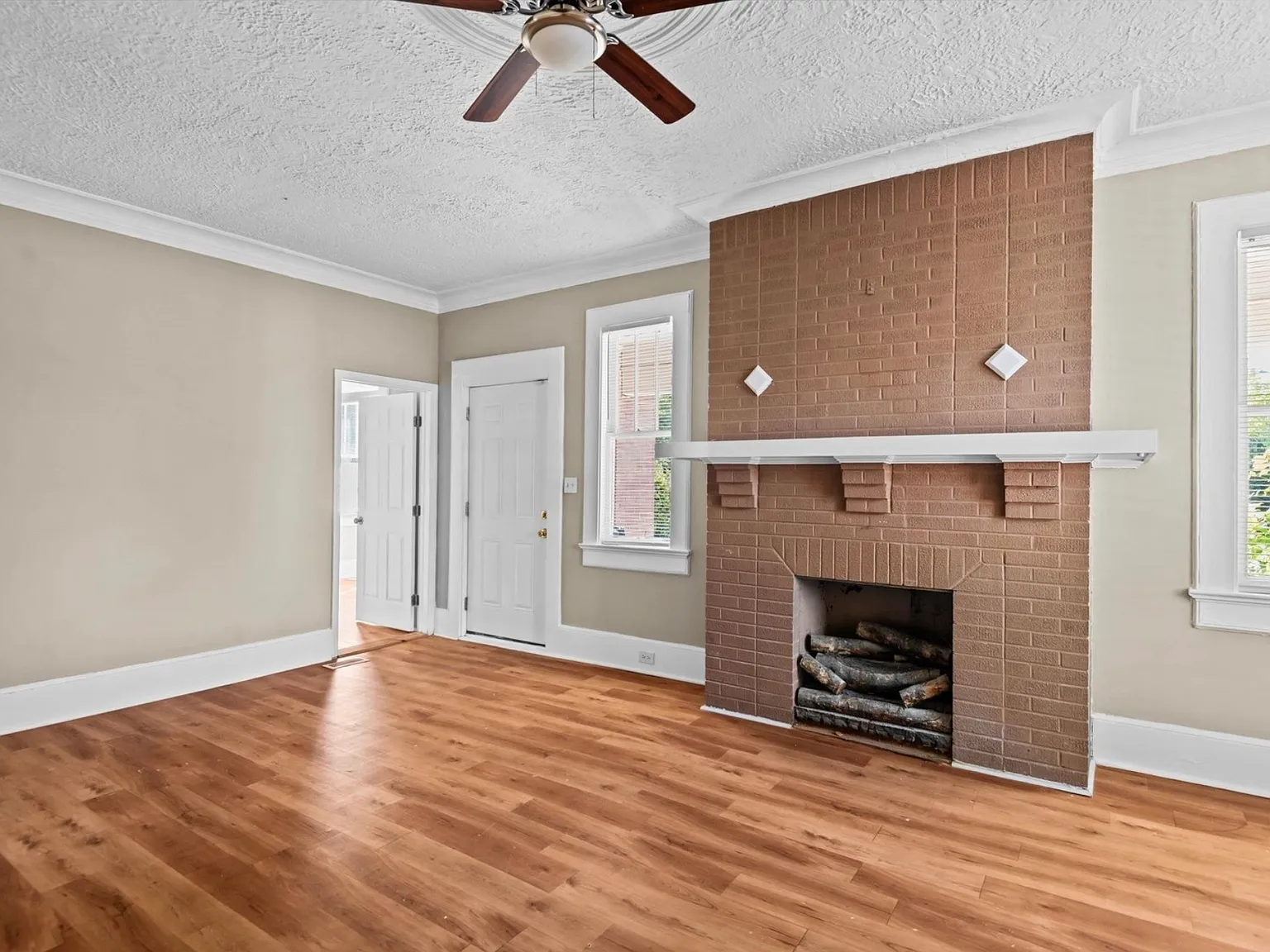 5 bed, 1673 sqft, $2,500 — Photo 1