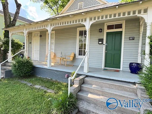 3 bed, 2.0 bath, 1256 sqft, $1,795 — Photo 2