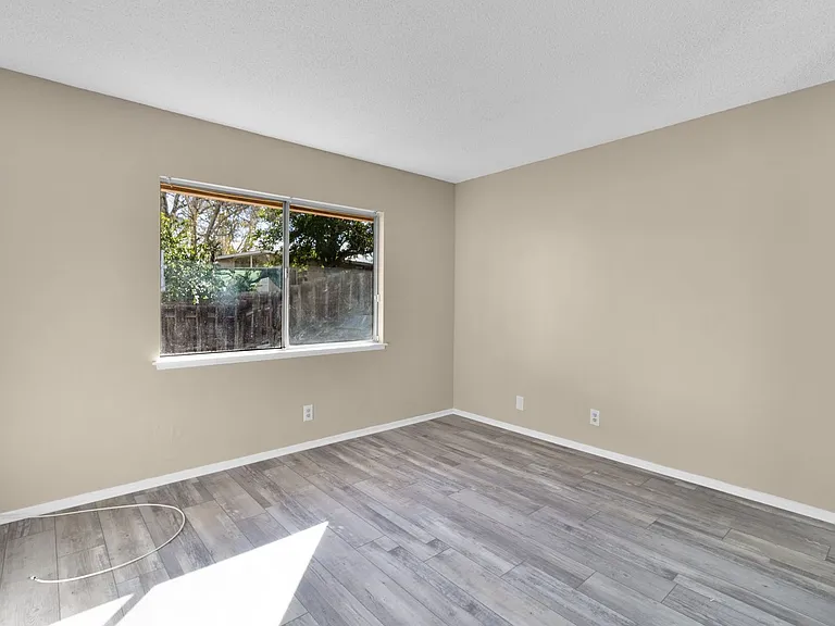 14236 Oxford Pl — Photo 5