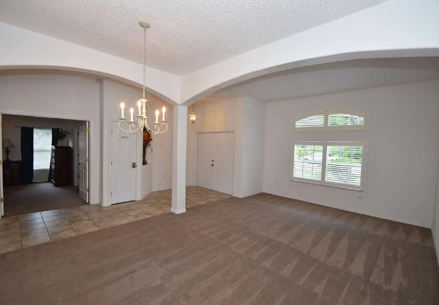 3 bed, 2.0 bath, 1928 sqft, $2,000 — Photo 4