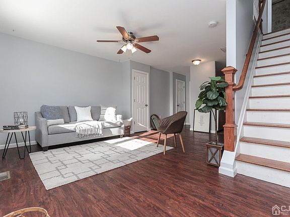 4th image of 552 E Milton Ave
