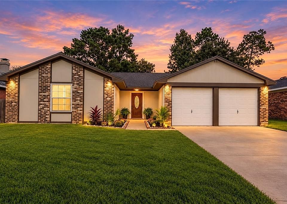 1st image of 324 Drury Ln