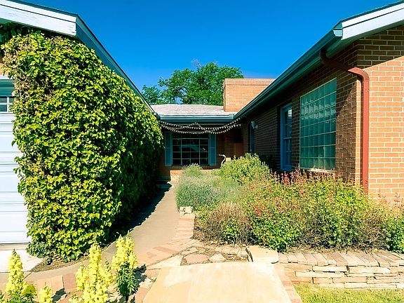3rd image of 1825 Morningside Dr NE