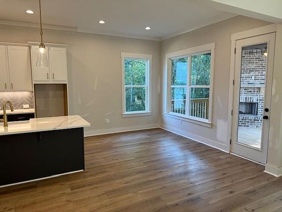 4th image of 5648 Meadow View Dr