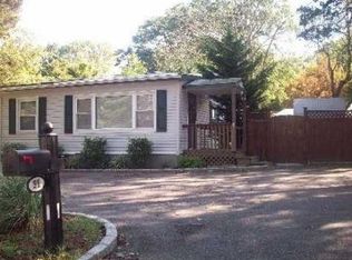 31 Satinwood Rd, Rocky Point, NY 11778