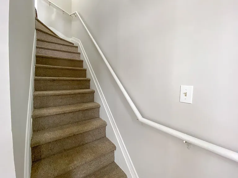 158 Ward St — Photo 8