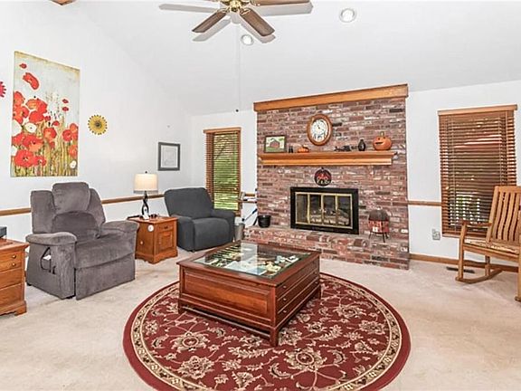 4th image of 206 Andover Ln
