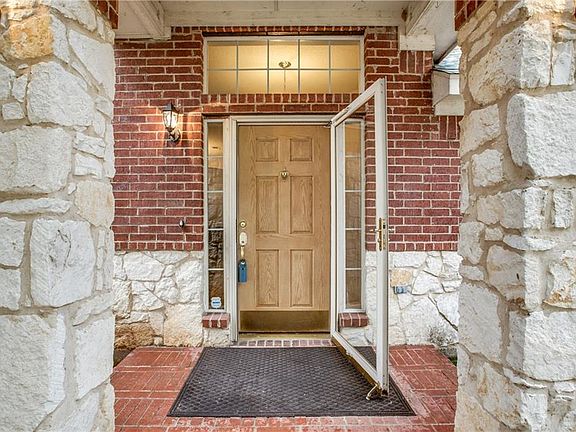 3rd image of 325 Arbor Glen Dr