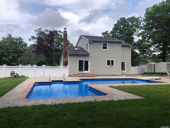 4th image of 52 W Woodside Avenue