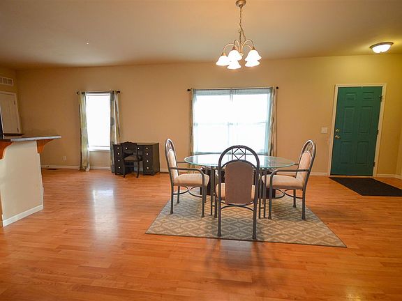 5th image of 529 Sheeran Ave
