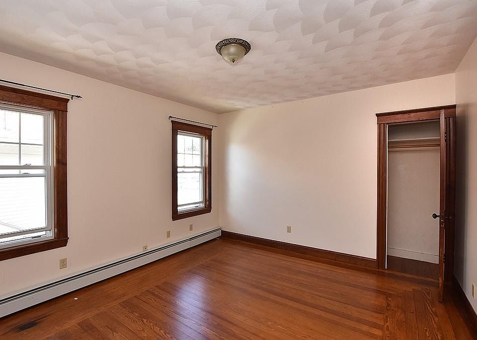 920 Park Ave Cranston RI Zillow