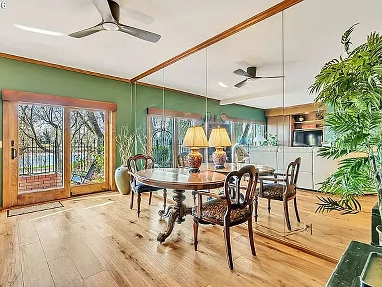 574 Wimbledon Ct — Photo 18