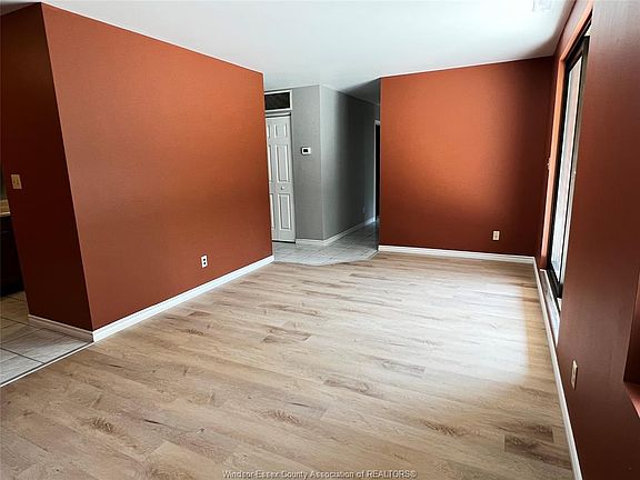 3rd image of 3875 Tecumseh Rd E #3
