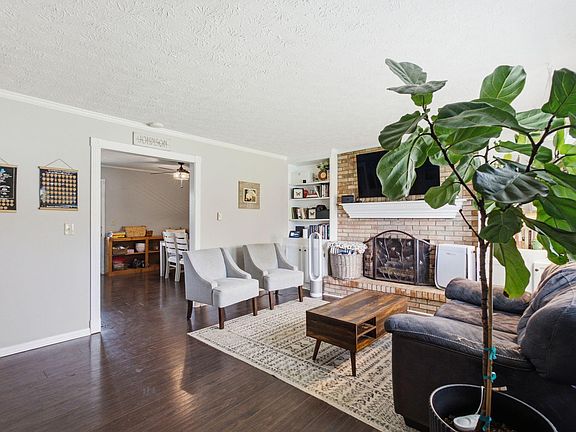 4th image of 308 Martin Dr
