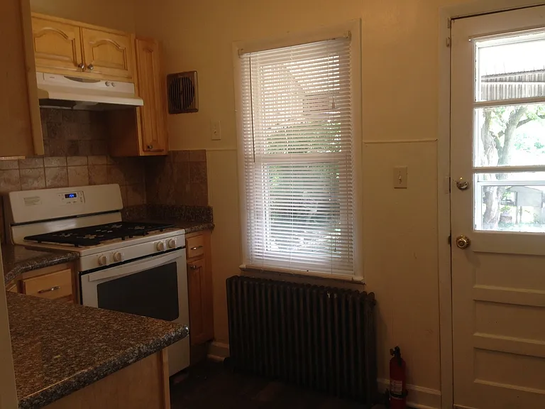 181 Anderson St — Photo 5
