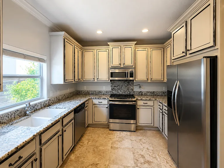 241 Inverrary Dr — Photo 20
