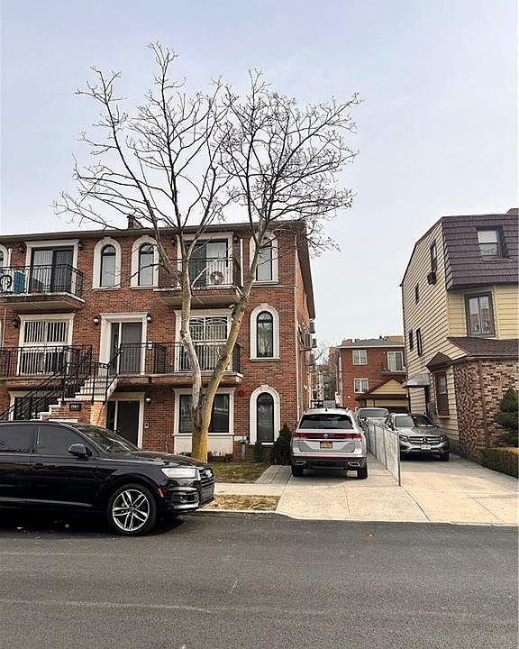 1st image of 129 Bay 28th St APT 1B