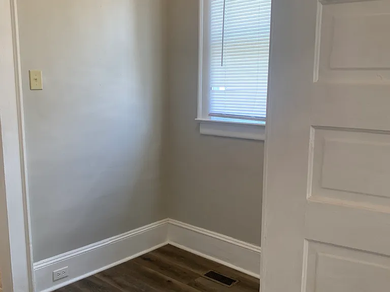 335 Grace St — Photo 16