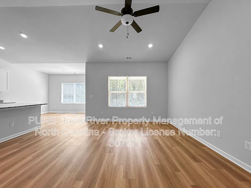 3 bed, 2.0 bath, 1552 sqft, $1,825 — Photo 2
