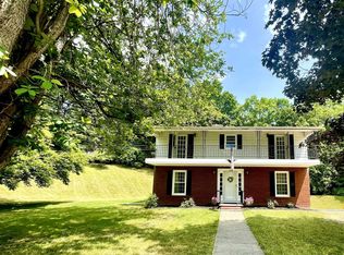 18 Riverview Cir, Poughkeepsie, NY 12601