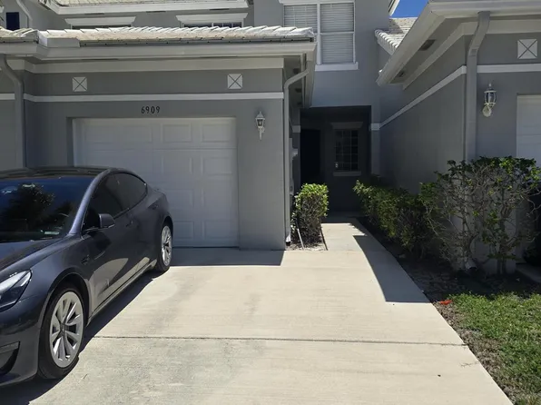 6909 Blue Skies Dr, Lake Worth, FL 33463