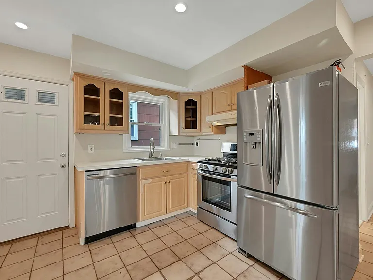 126 Huber St — Photo 7