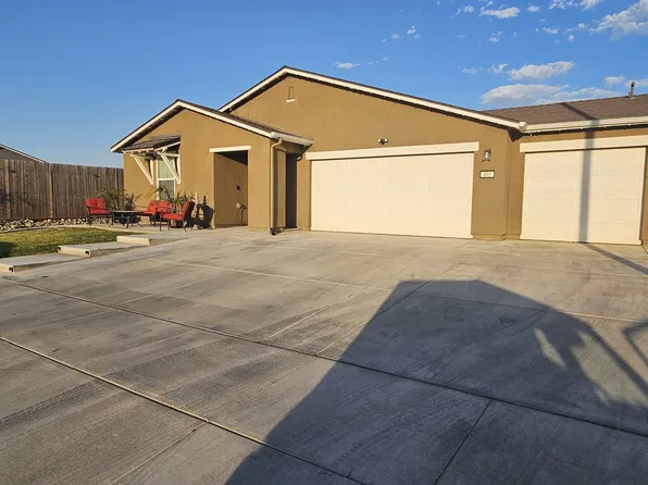 605 Pebble Beach Ct, Tulare, CA 93274