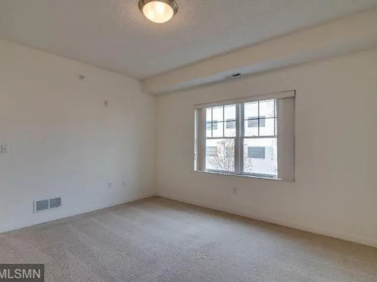 619 8th St SE #309 — Photo 5