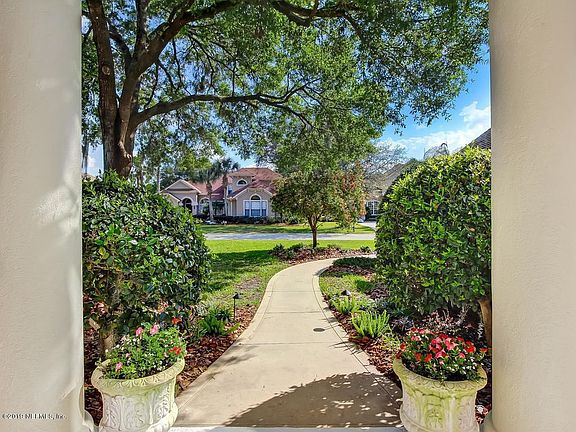 332 N Lombardy Loop