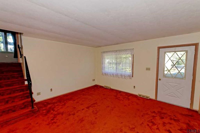 4th image of 37 WHIPPLETREE Road