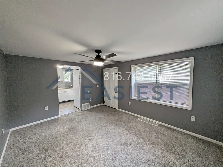 5102 NE 47th Ter — Photo 3