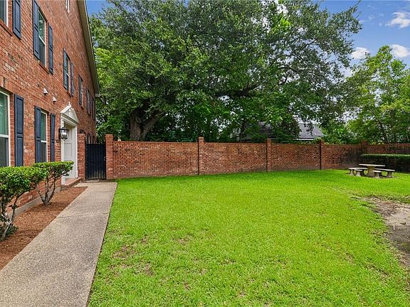 3rd image of 105 Charleston Park