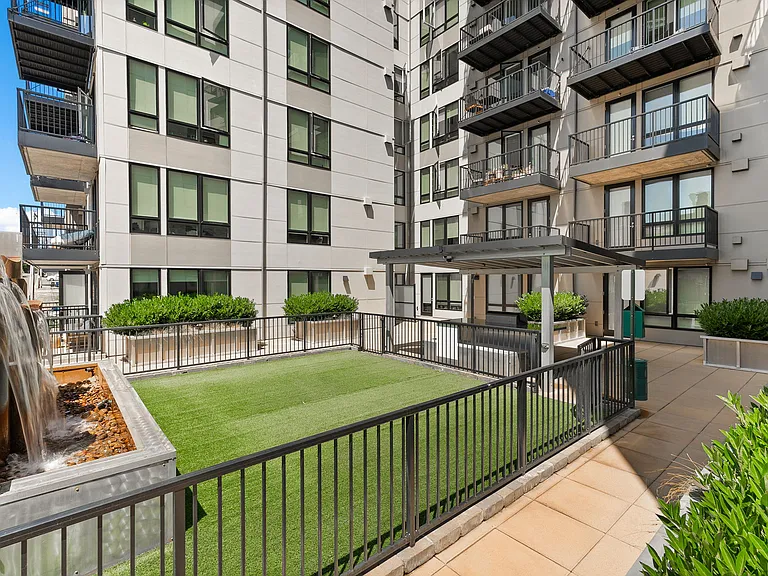 Stadium Apartments — Photo 17