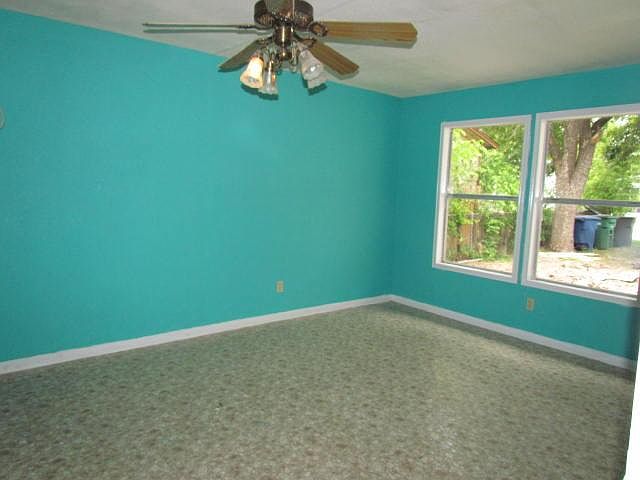 1st image of 914 Aaron Pl