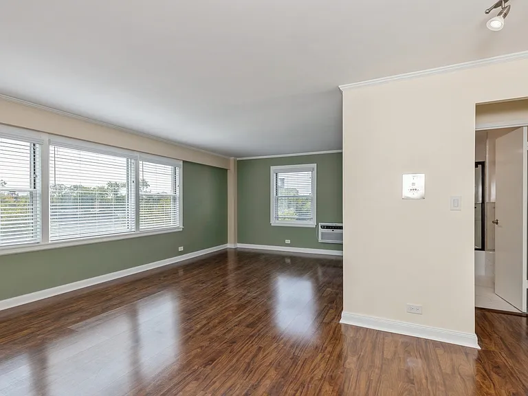 1101 Grove St #6B — Photo 2