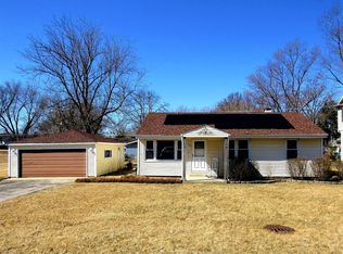 1021 Monroe Ave, Wauconda, IL 60084