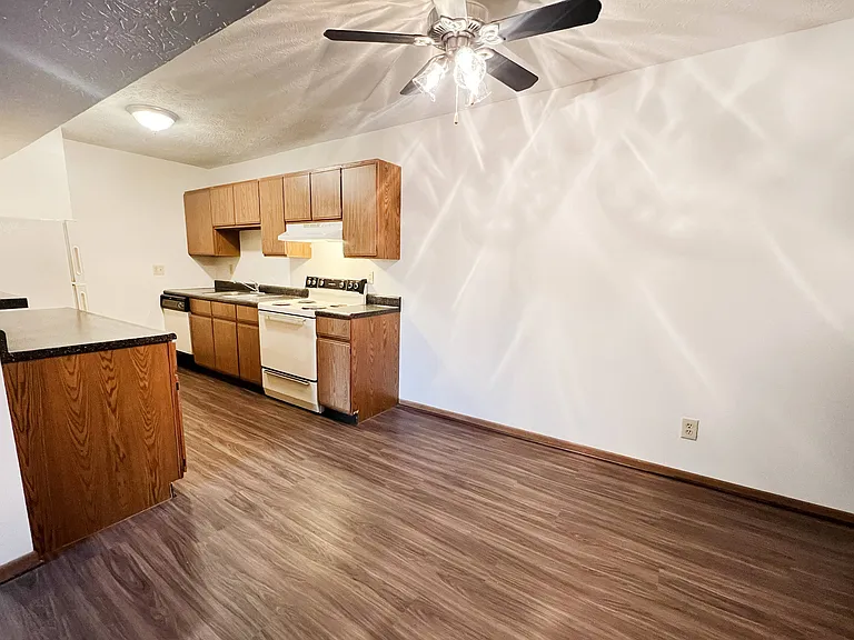 Forest Creek Apartments — Photo 35