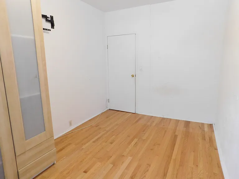302 E 94th St #2D — Photo 4