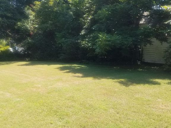 3rd image of 6 Monument Dr