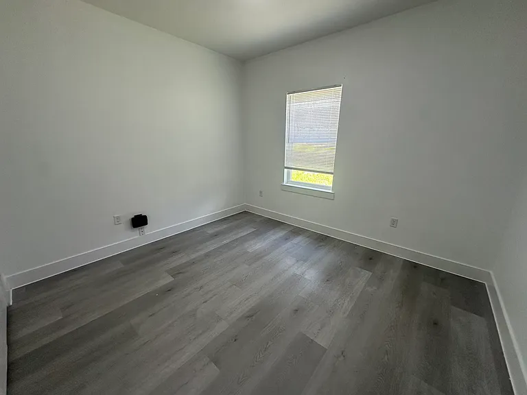 2810 W Huron Ln — Photo 15