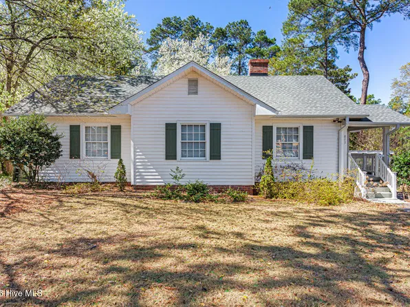 803 N Chestnut Street, Aberdeen, NC 28315